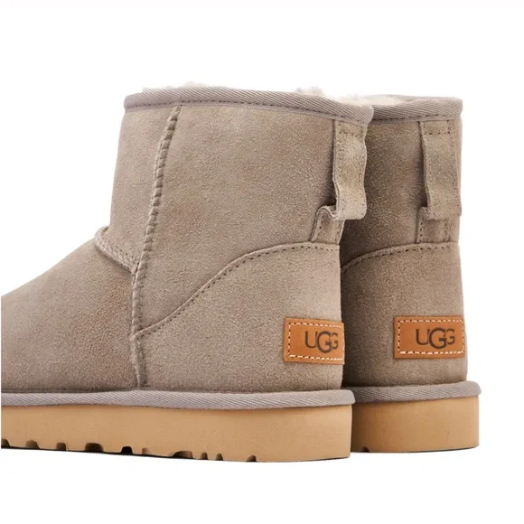 UGG MINI CLASSIC II BOOTS RARE GOAT SIZE 7 ‘ONLY ONE ☝️ LEFT’ - Picture 1 of 12